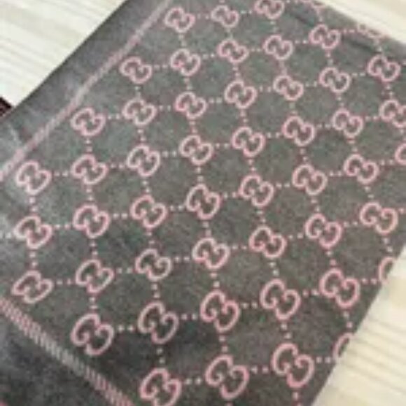 Gucci GG Wool Scarf - Picture 4 of 7